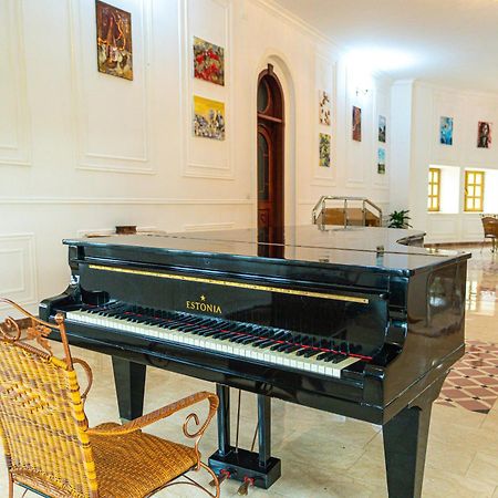 Chabiant Guesthouse Chateau Monolit Ikinci Yeniyol Eksteriør bilde