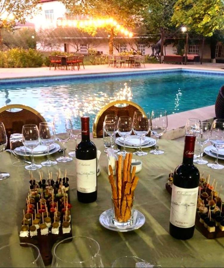 Chabiant Guesthouse Chateau Monolit Ikinci Yeniyol Eksteriør bilde