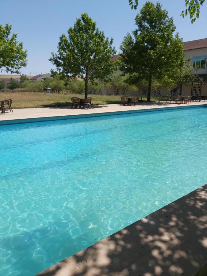 Chabiant Guesthouse Chateau Monolit Ikinci Yeniyol Eksteriør bilde