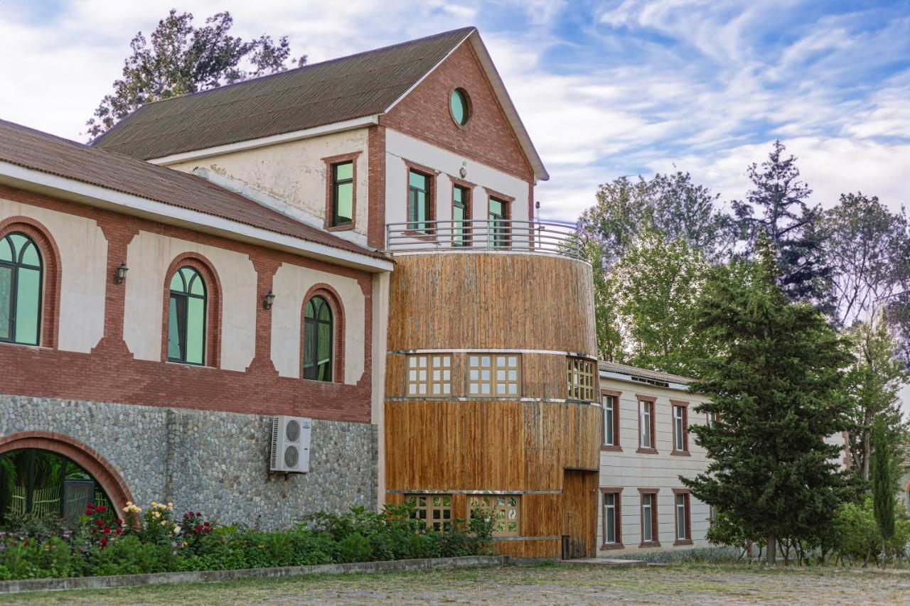 Chabiant Guesthouse Chateau Monolit Ikinci Yeniyol Eksteriør bilde