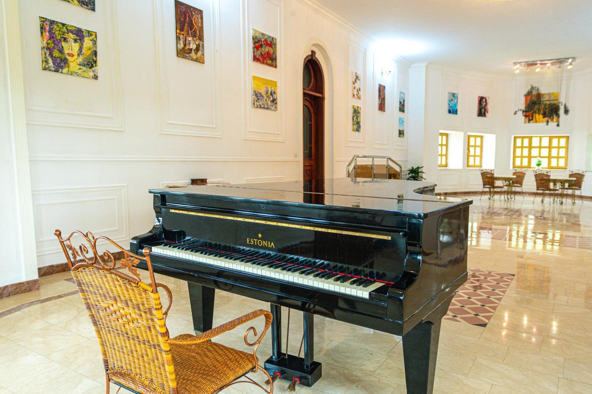Chabiant Guesthouse Chateau Monolit Ikinci Yeniyol Eksteriør bilde