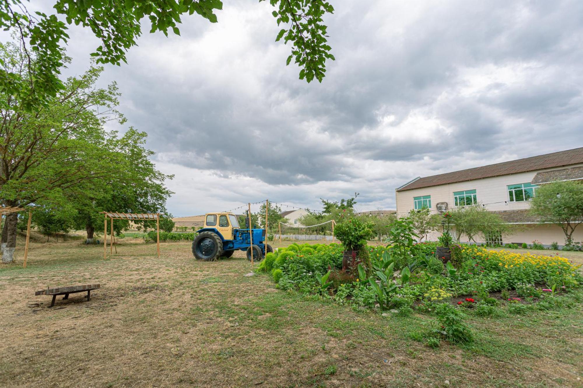 Chabiant Guesthouse Chateau Monolit Ikinci Yeniyol Eksteriør bilde