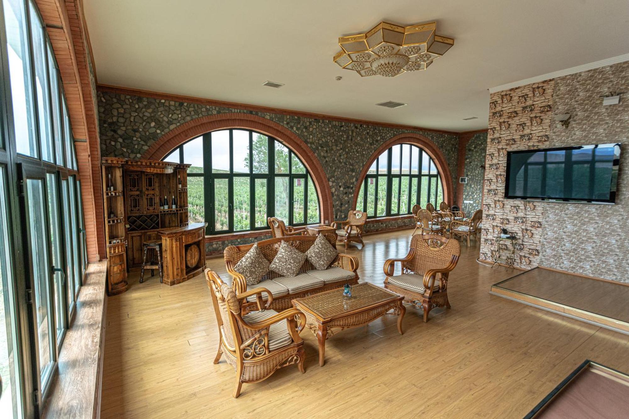 Chabiant Guesthouse Chateau Monolit Ikinci Yeniyol Eksteriør bilde