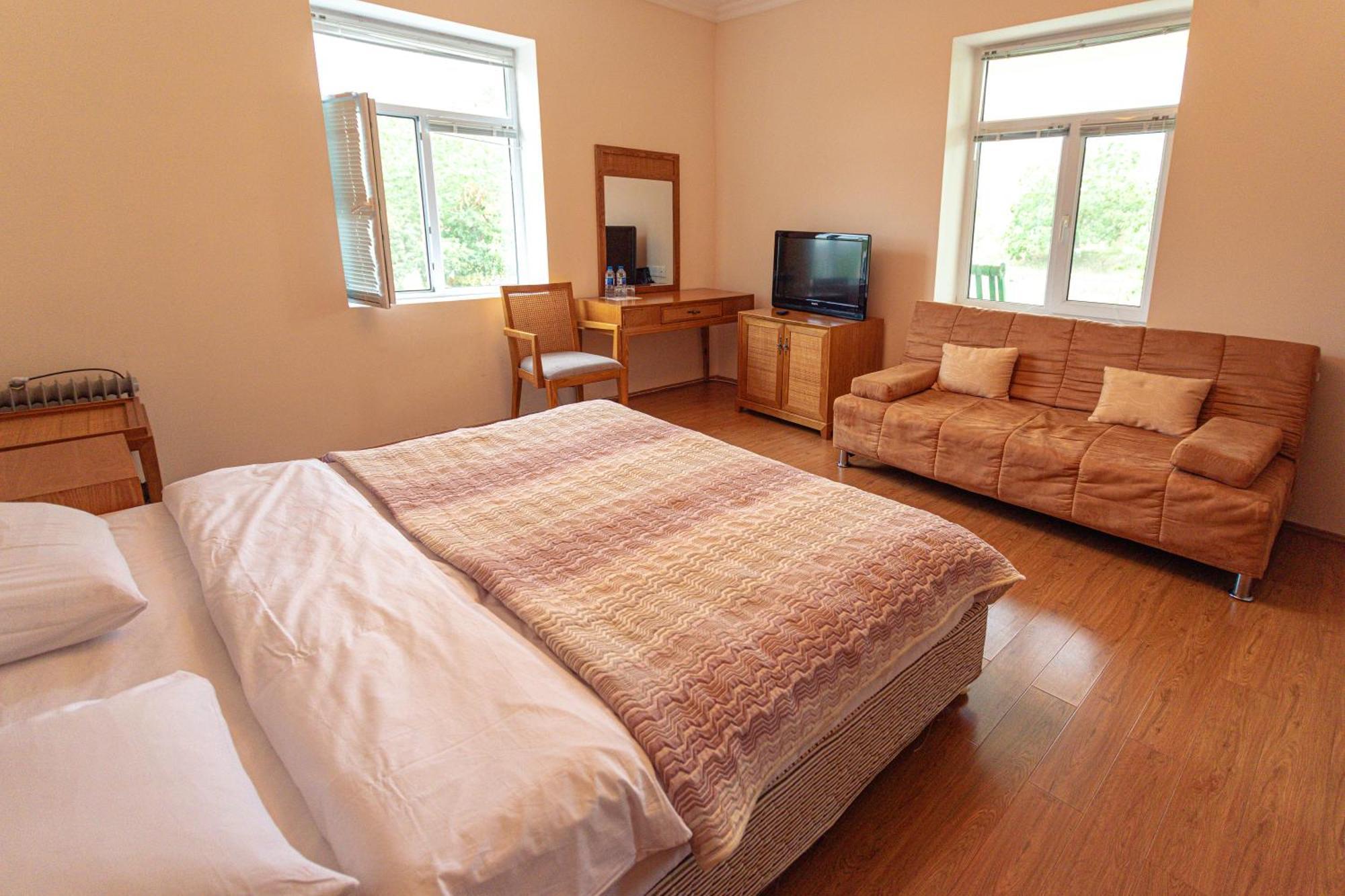 Chabiant Guesthouse Chateau Monolit Ikinci Yeniyol Eksteriør bilde
