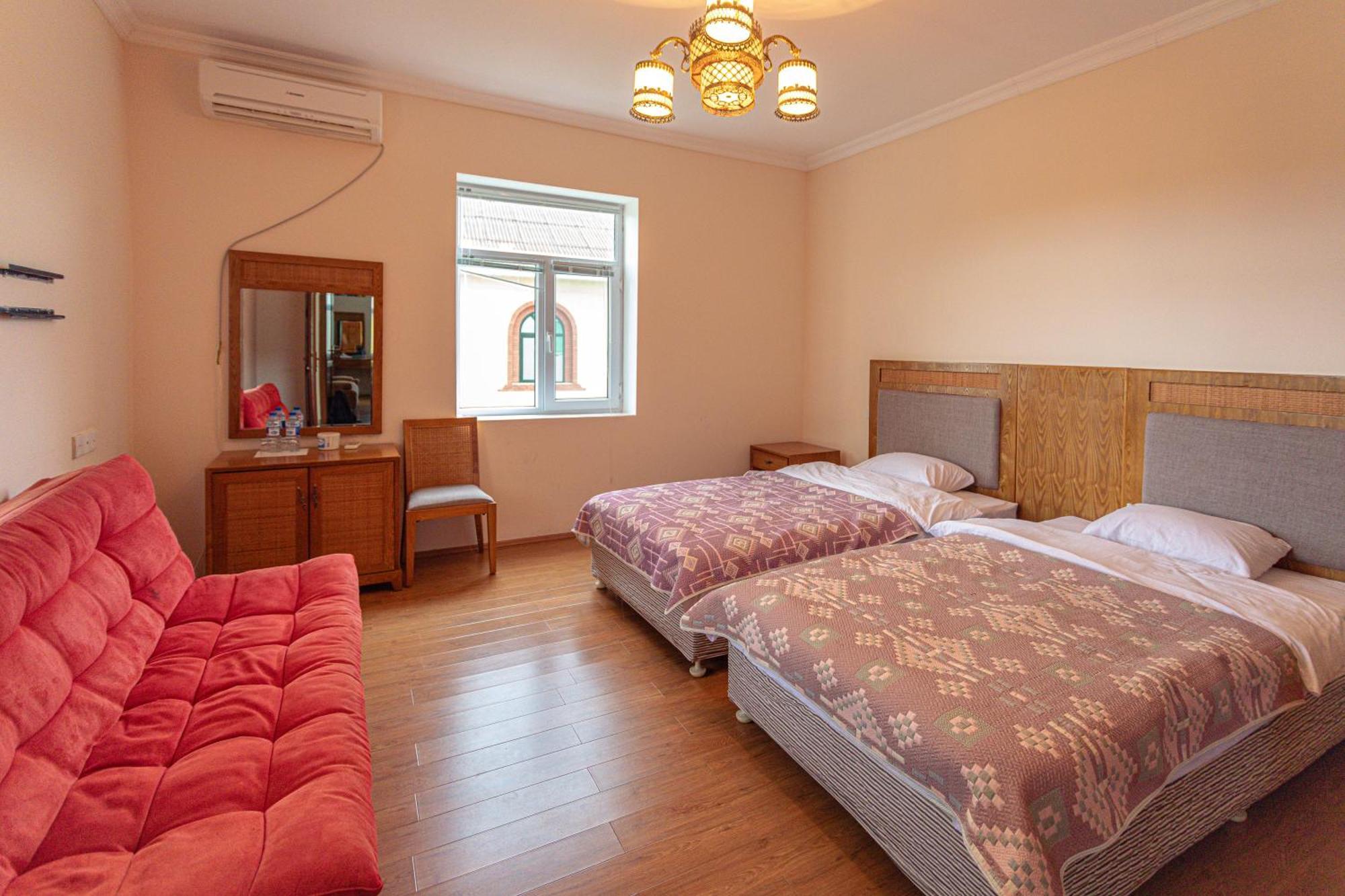 Chabiant Guesthouse Chateau Monolit Ikinci Yeniyol Eksteriør bilde