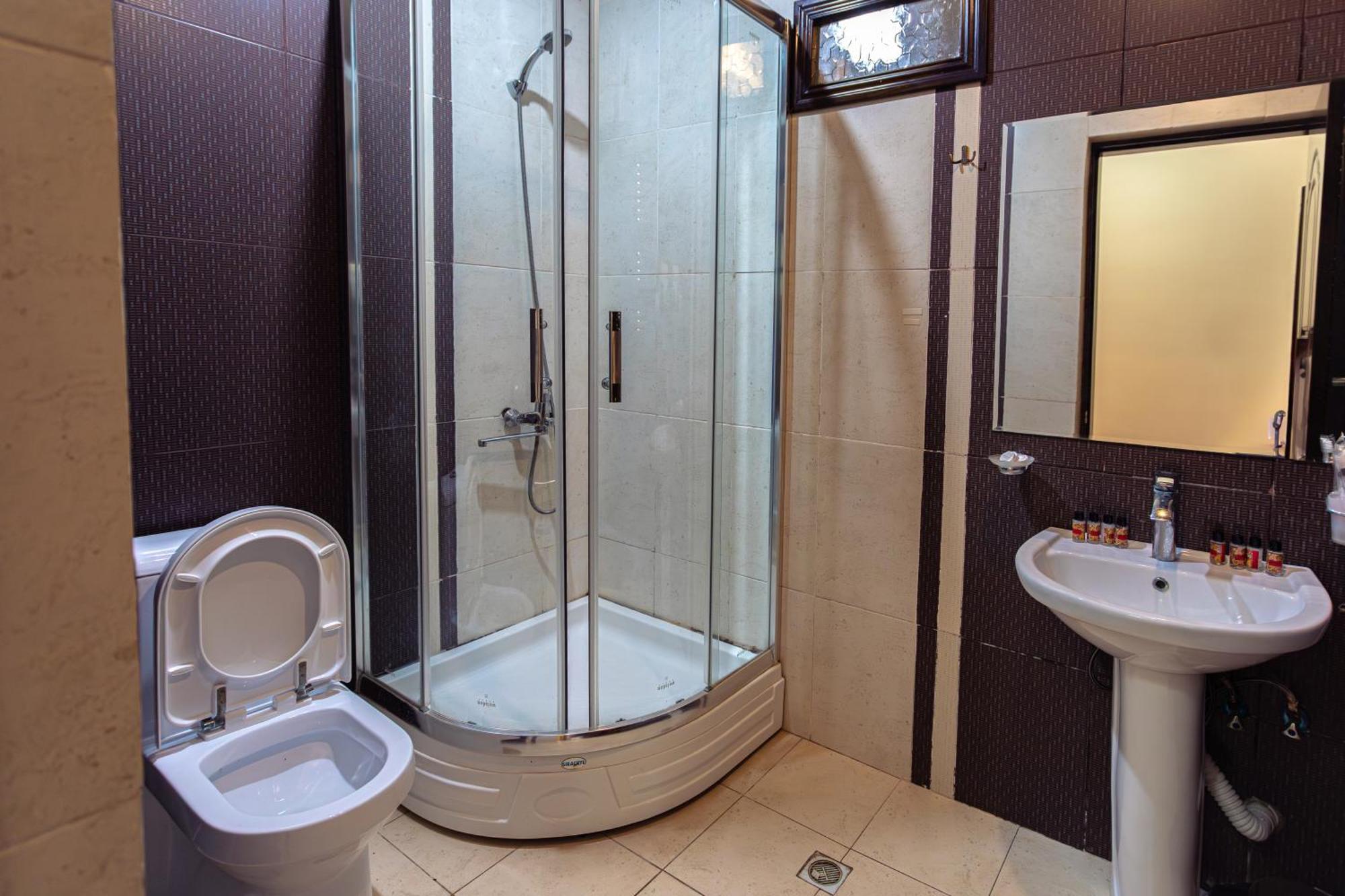 Chabiant Guesthouse Chateau Monolit Ikinci Yeniyol Eksteriør bilde