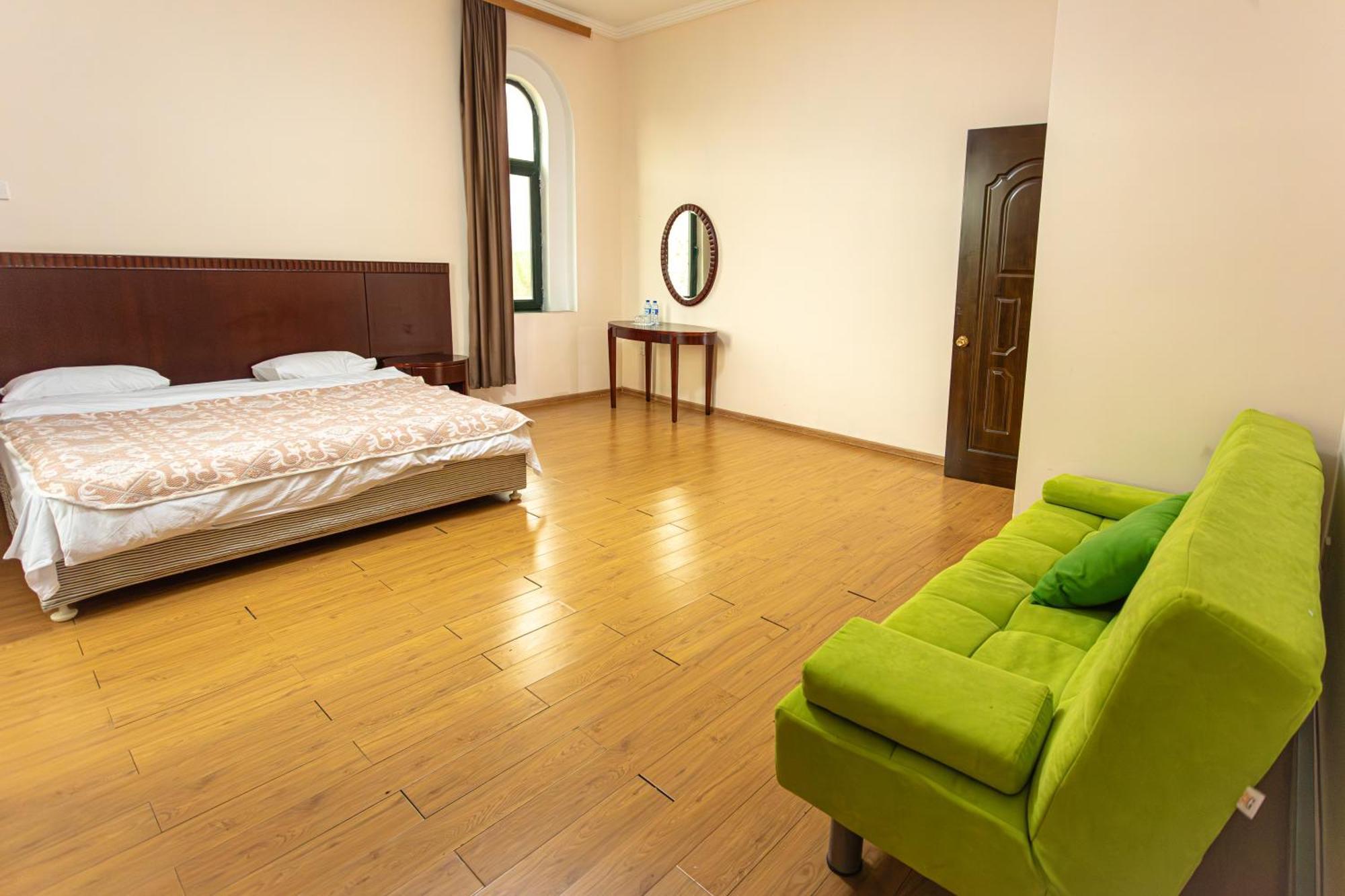 Chabiant Guesthouse Chateau Monolit Ikinci Yeniyol Eksteriør bilde