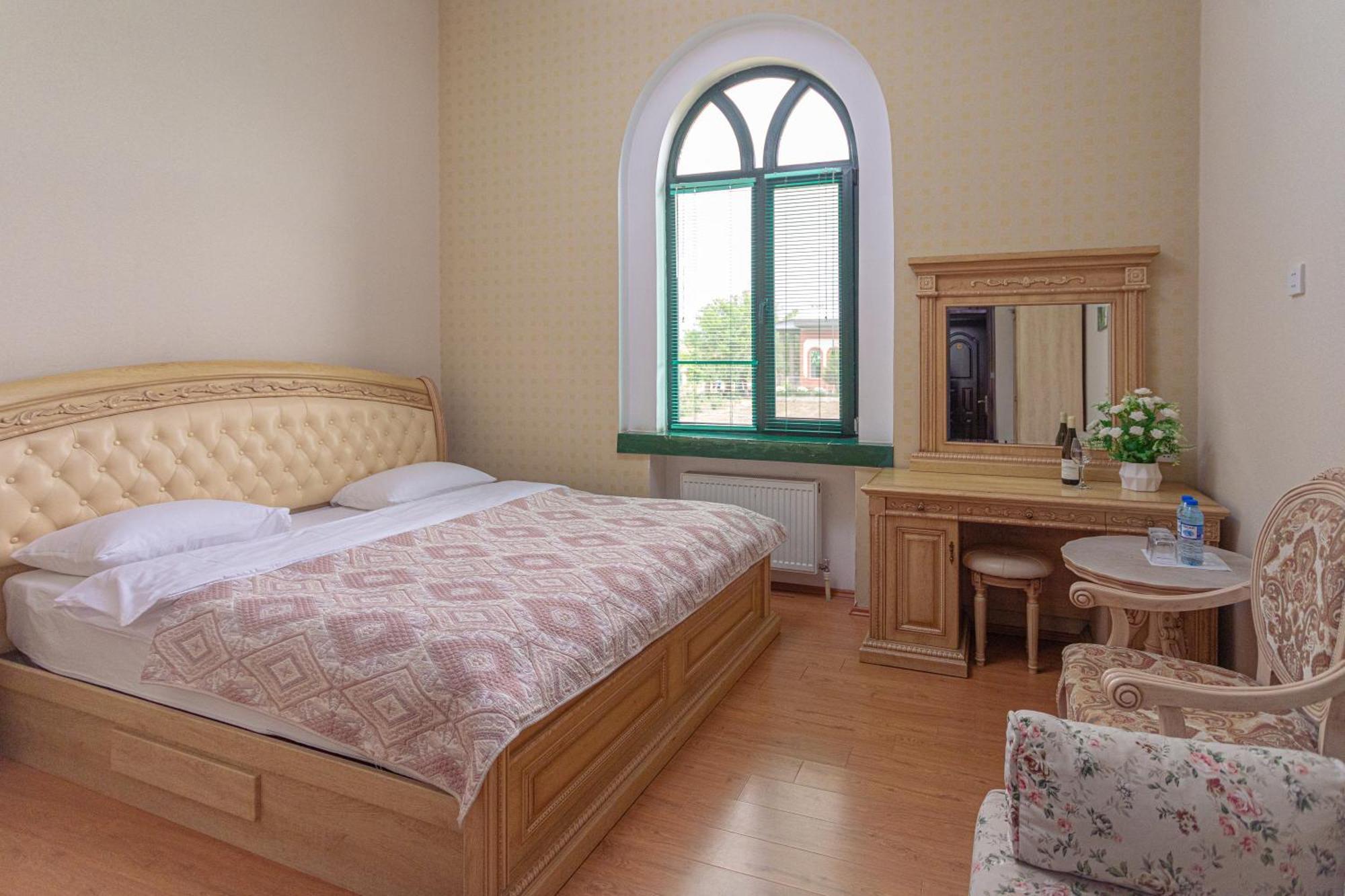 Chabiant Guesthouse Chateau Monolit Ikinci Yeniyol Eksteriør bilde