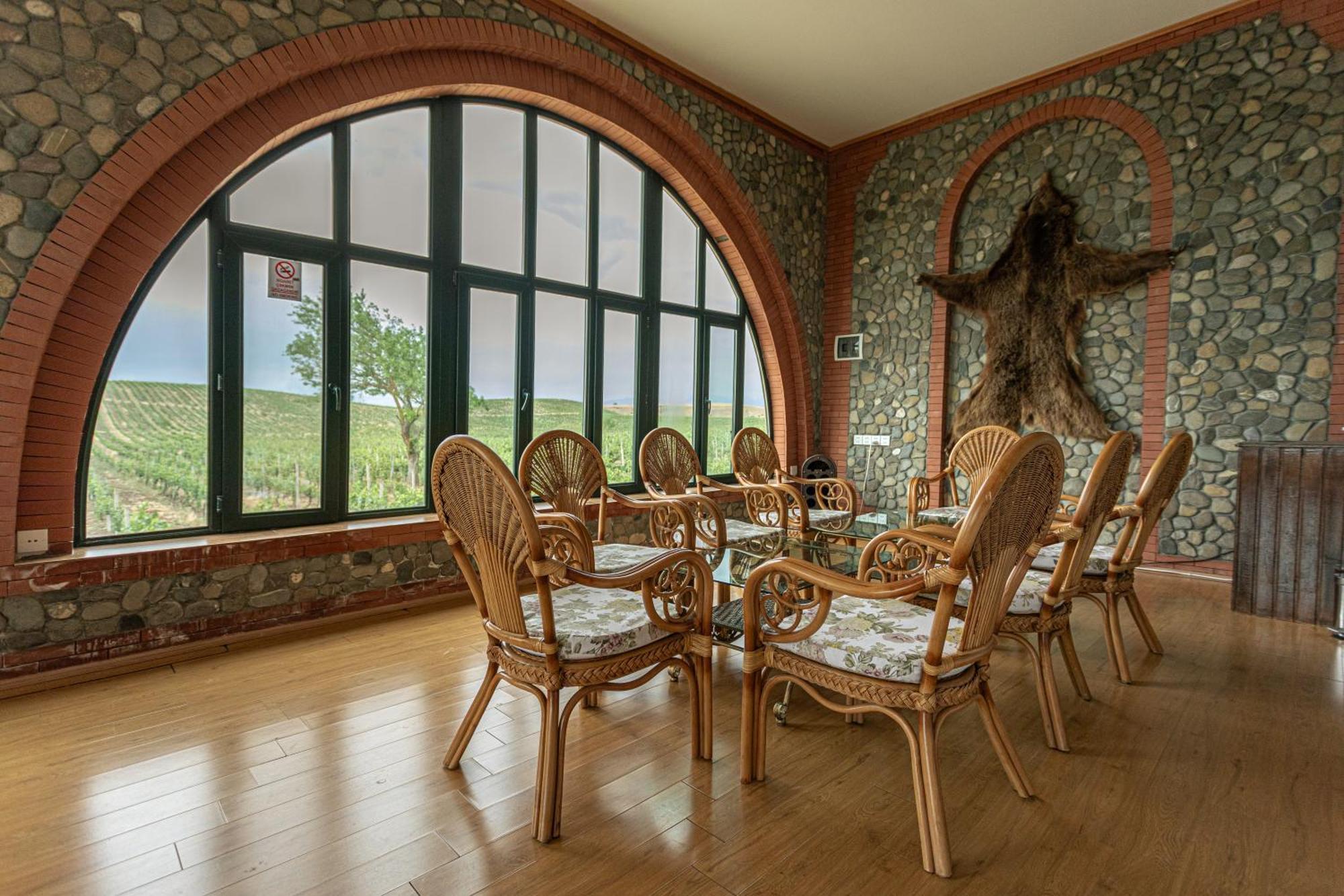 Chabiant Guesthouse Chateau Monolit Ikinci Yeniyol Eksteriør bilde