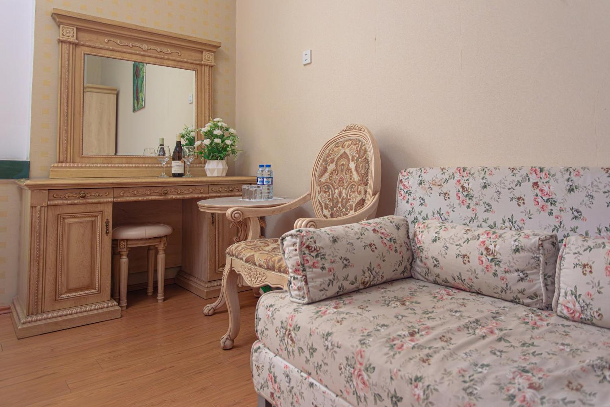 Chabiant Guesthouse Chateau Monolit Ikinci Yeniyol Eksteriør bilde