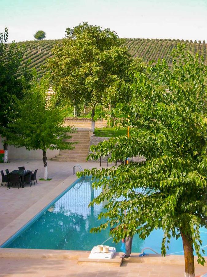 Chabiant Guesthouse Chateau Monolit Ikinci Yeniyol Eksteriør bilde